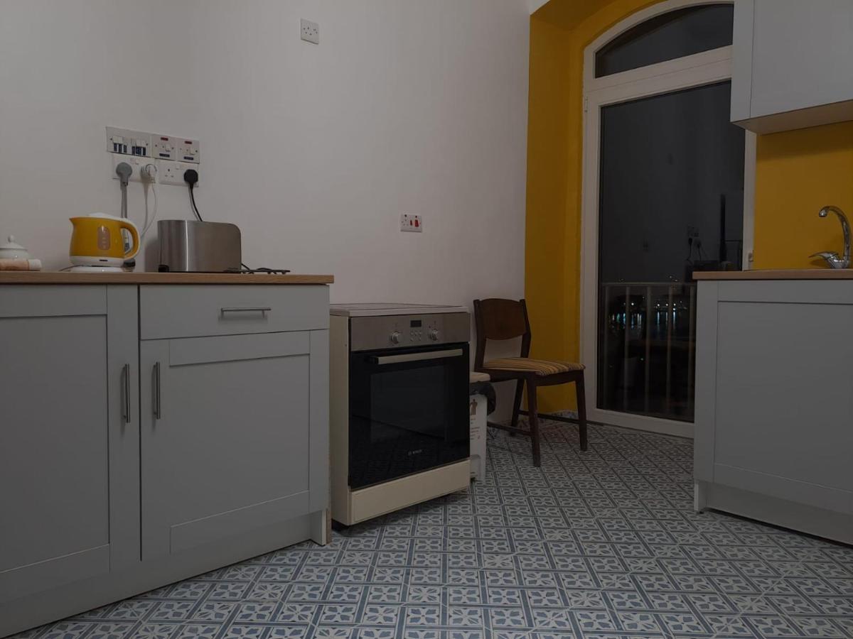 Вилла Door Nine -Townhouse With Harbour Views Флориана Экстерьер фото