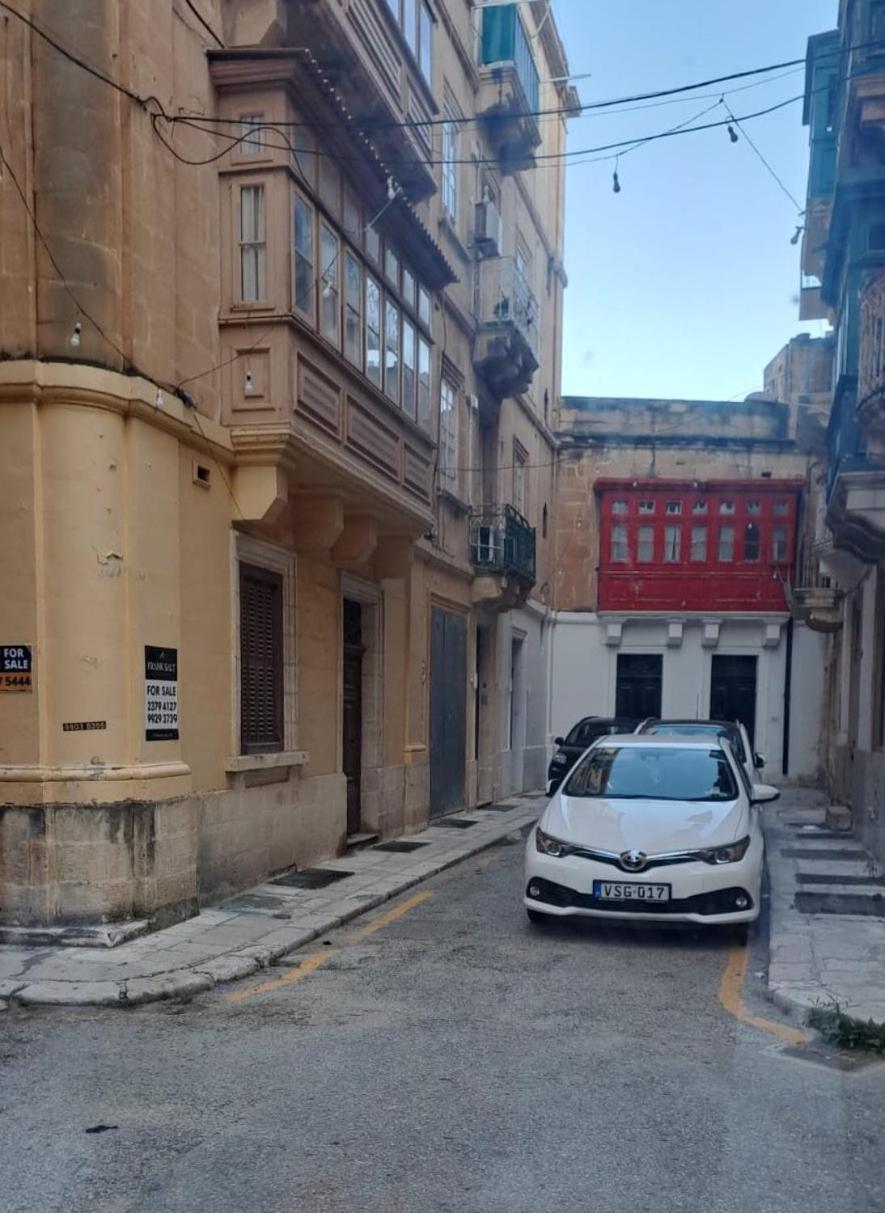 Вилла Door Nine -Townhouse With Harbour Views Флориана Экстерьер фото